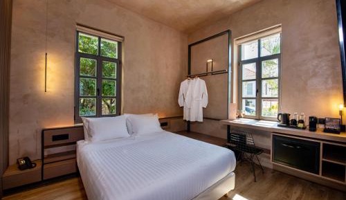 Deluxe Double or Twin Room with City View