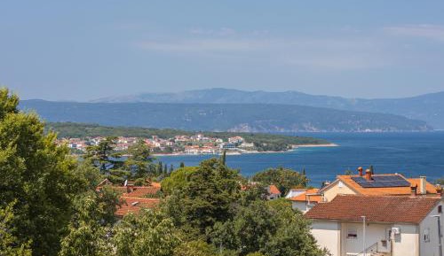 One-Bedroom Apartment with Seaview