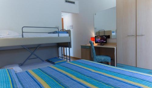 Economy Family Room (2 Adults + 2 Children)