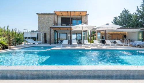Villa with Garden View