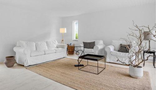 Three-Bedroom Holiday Home 