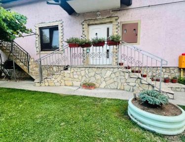 One-Bedroom Apartment with Garden
