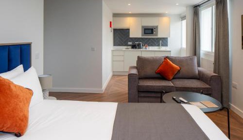 King Studio with Sofa Bed