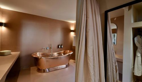 Courtyard Suite Split Level Sea View
