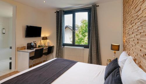 Deluxe Double Room with Bath