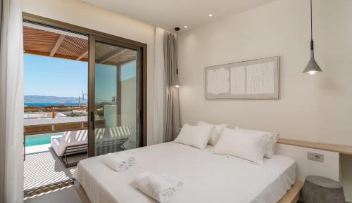 Deluxe Queen Suite