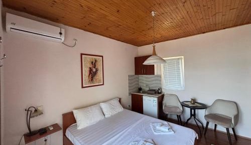 Apartment with Lake View