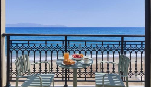 Two-Bedroom Apartment with Balcony and Sea View