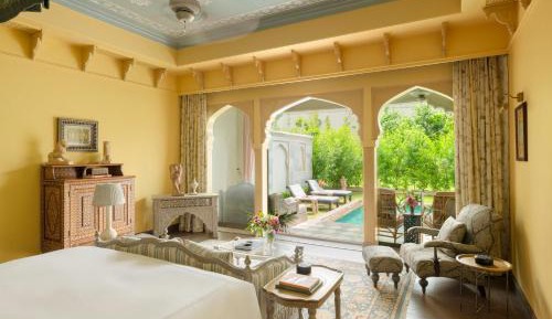 One-Bedroom Princess King Suite with Plunge Pool