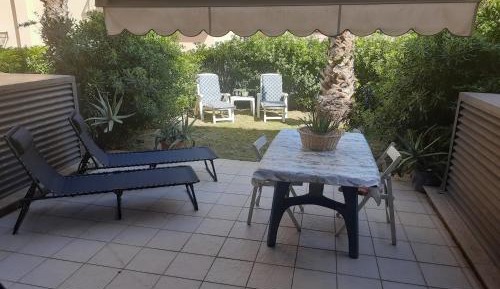 Apartment with Garden View