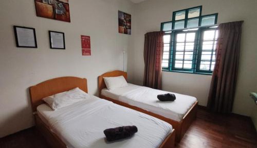 Twin Room with Shared Bathroom