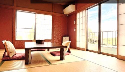 Standard Twin Room with Mountain View