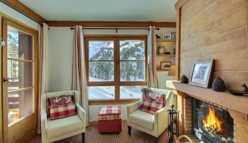 Apartment with Mountain View