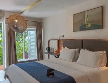 CA Room - Pool Access