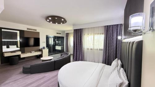 Presidential Studio Suite with jacuzzi