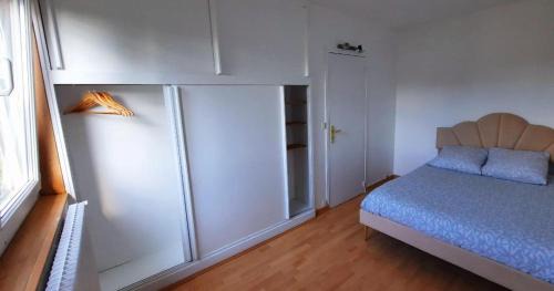 One-Bedroom Apartment with Balcony