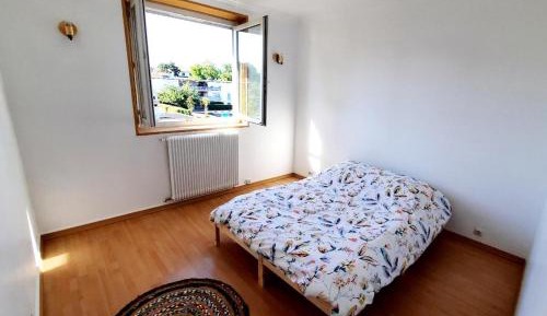 One-Bedroom Apartment with Balcony