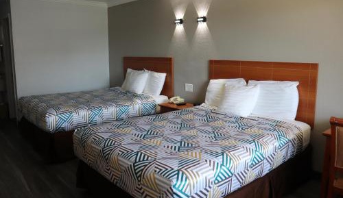 Queen Room with Two Queen Beds - Smoking