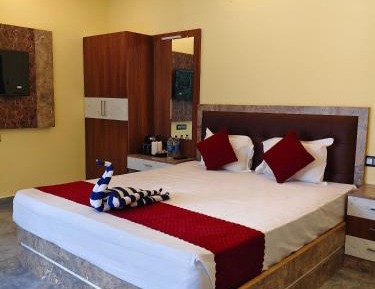 Standard Queen Room