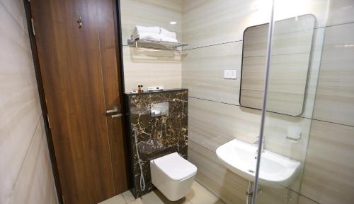 Deluxe Double Room (2 Adults + 1 Child)