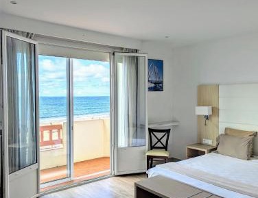 Deluxe Double Room with Balcony and Sea View