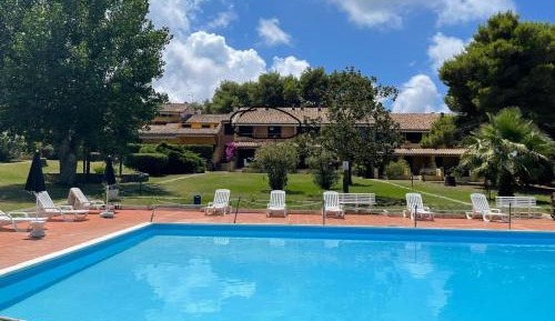 One-Bedroom Apartment with Pool View