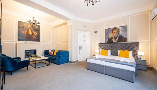 Deluxe Suite with City View