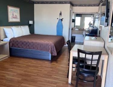 Deluxe King Suite