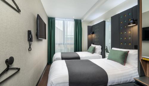 Comfy Twin Room with Window