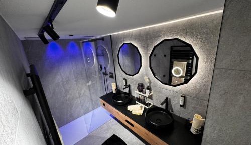 Three-Bedroom Apartment with Balcony