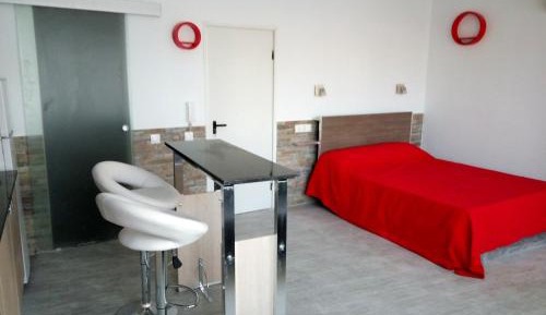Deluxe Studio 2