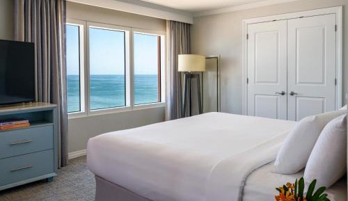 Two-Bedroom Suite with Kitchen and Ocean View