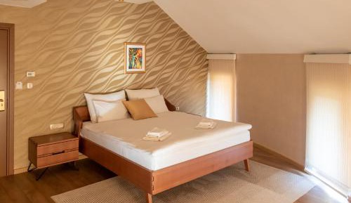 Deluxe Queen Room