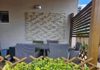 Family Room with Garden View