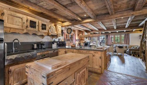 Chalet (12 Adults)