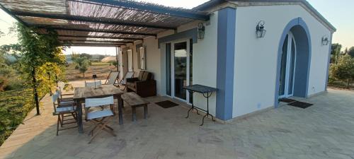 One-Bedroom Apartment with Sea View