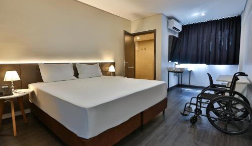 King Room with Roll-In Shower - Disability Access