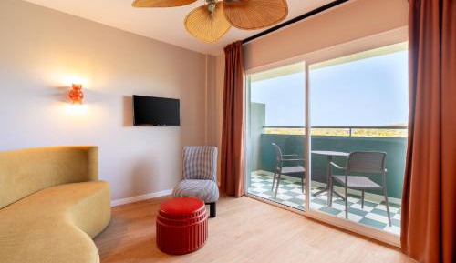 Suite with Mountain View and Unlimited Brunch  (2 Adults + 2 Children)