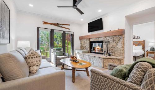 One-Bedroom Apartment with Balcony