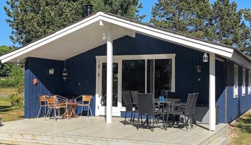 Three-Bedroom Holiday Home 