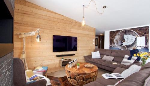 Three-Bedroom Apartment with Balcony