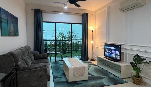 Two-Bedroom Deluxe Apartment with Balcony