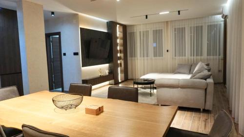 Two-Bedroom Deluxe Apartment with Balcony