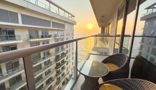 One-Bedroom Apartment with View