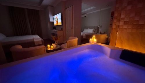 Deluxe Suite with Spa Bath