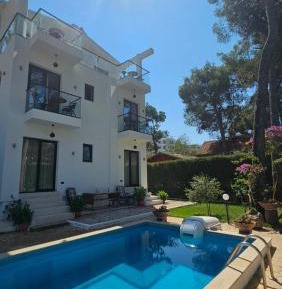 Two-Bedroom Apartment with Terrace and Sea View