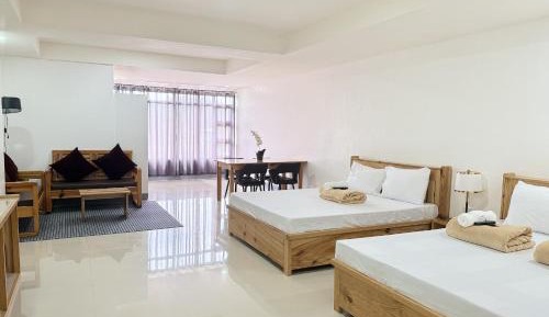 Deluxe Queen Suite