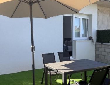 One-Bedroom Deluxe Apartment