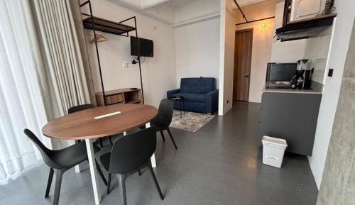 Deluxe One-Bedroom Apartment