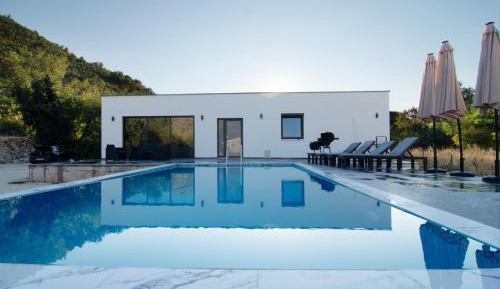 Three Bedroom Villa with Swimming Pool